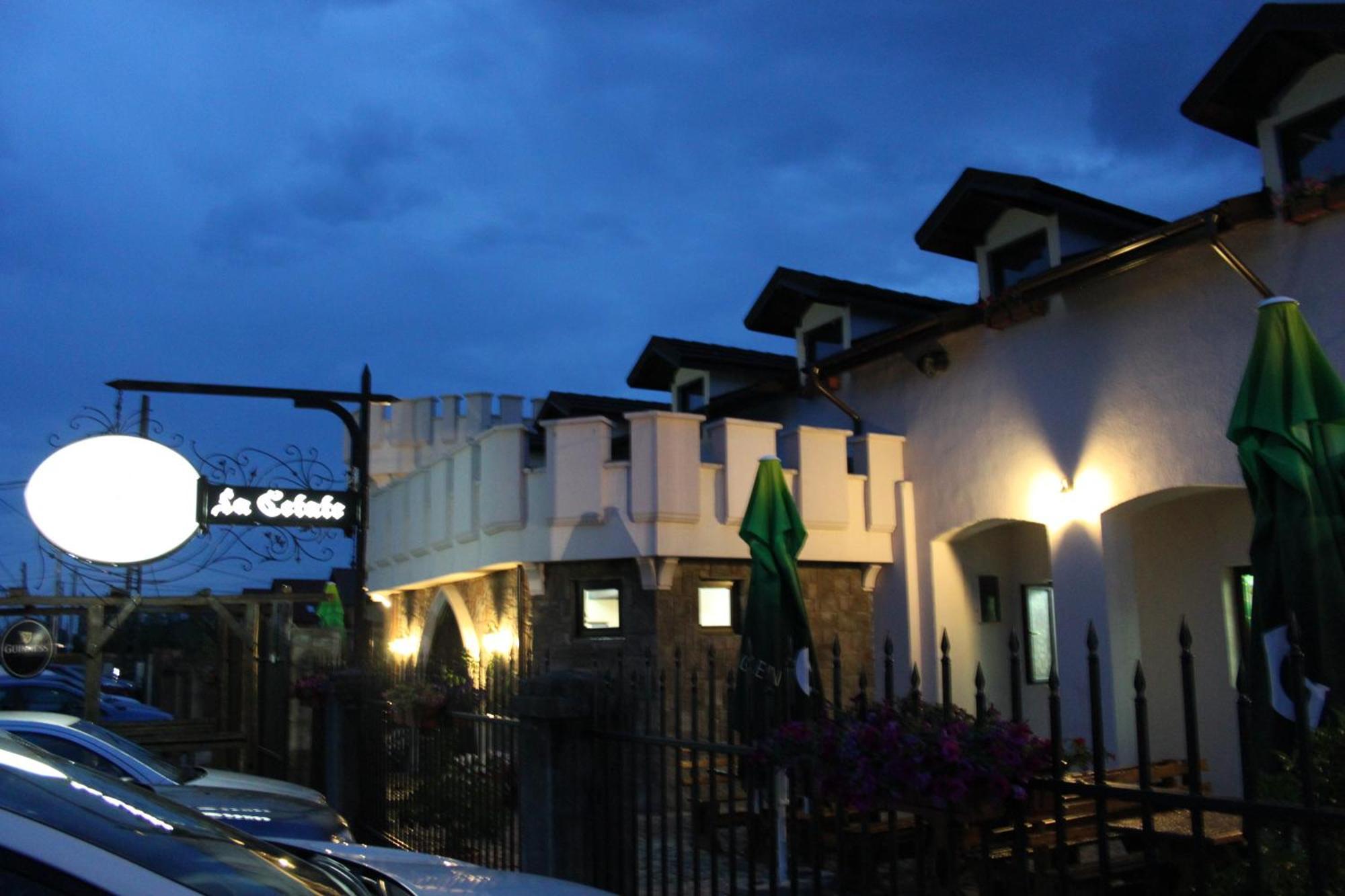 Hotel Lacetate Pitesti Bagian luar foto