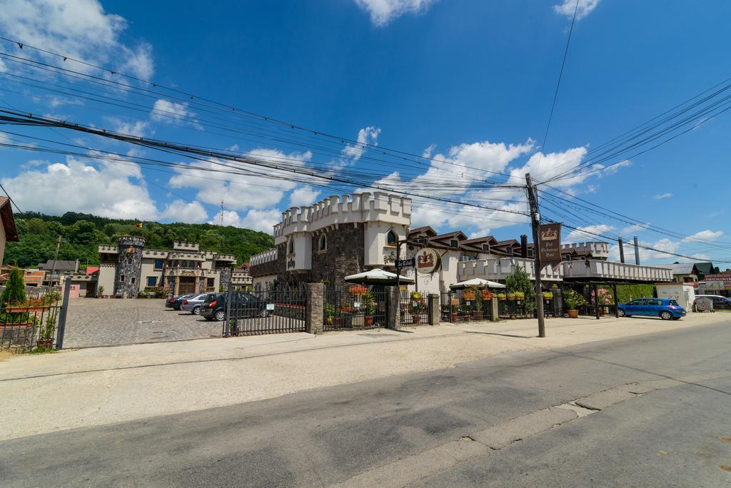 Hotel Lacetate Pitesti Bagian luar foto