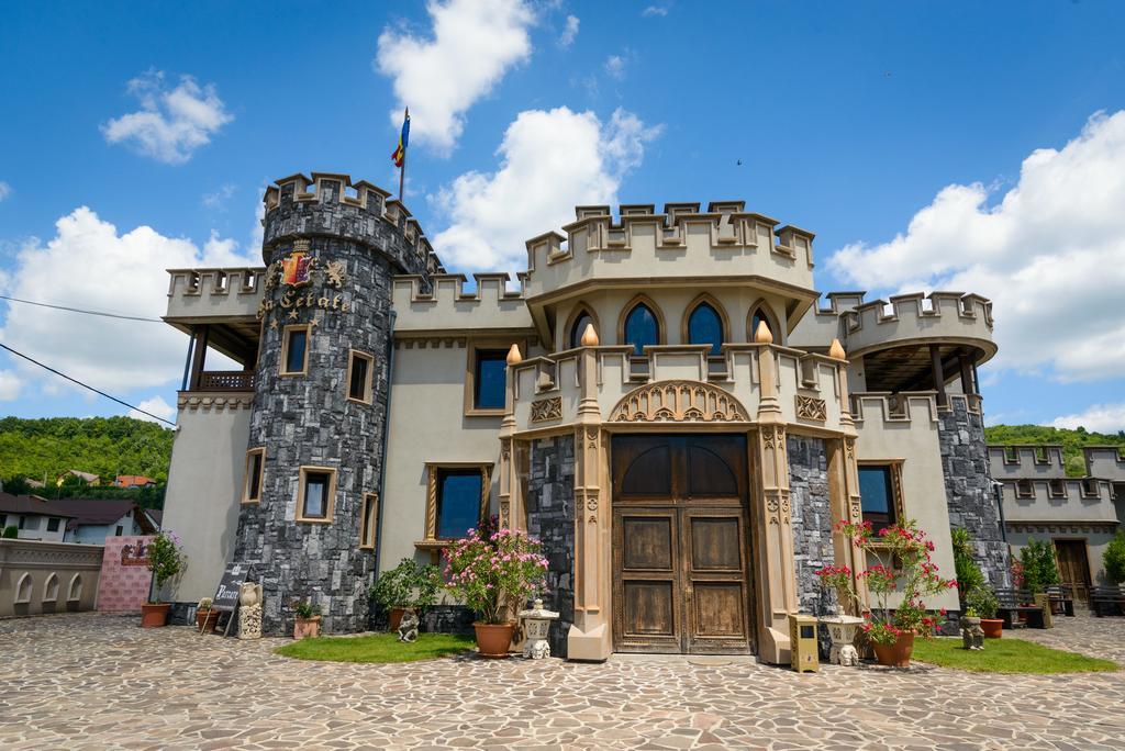 Hotel Lacetate Pitesti Bagian luar foto