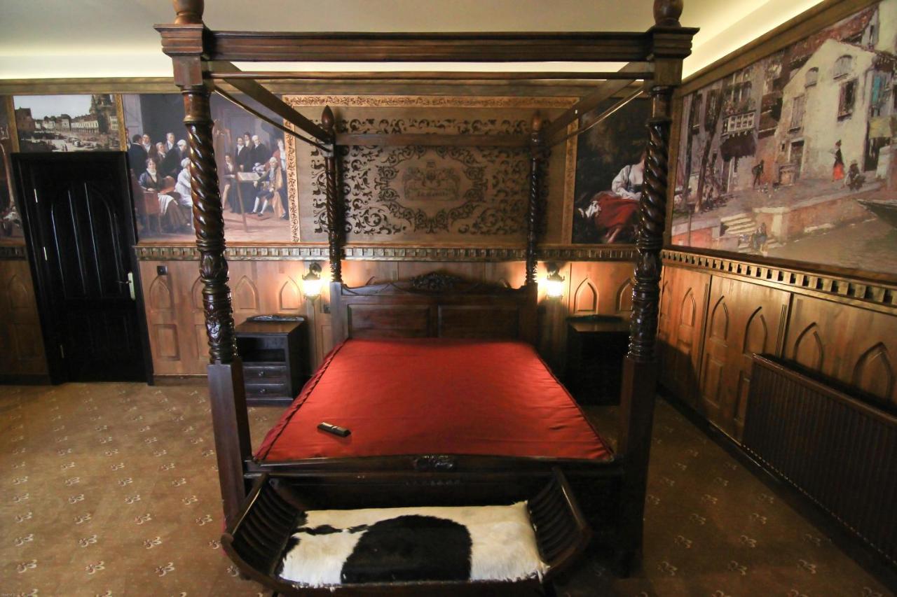 Hotel Lacetate Pitesti Bagian luar foto